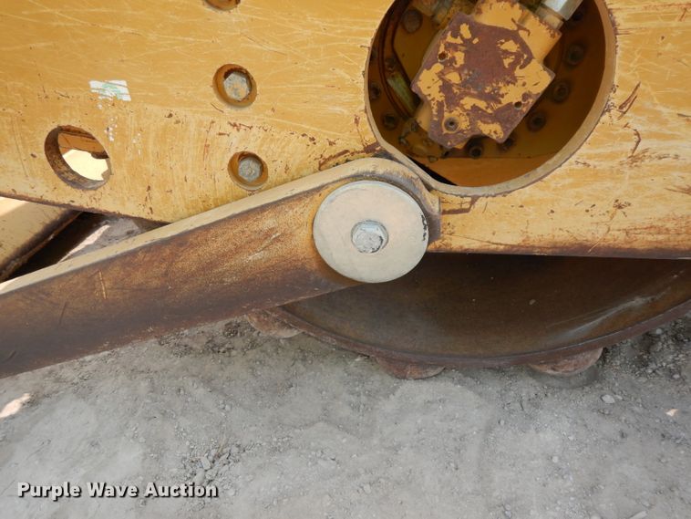 image for item DJ6543 2006 Caterpillar CP-433E  single drum roller