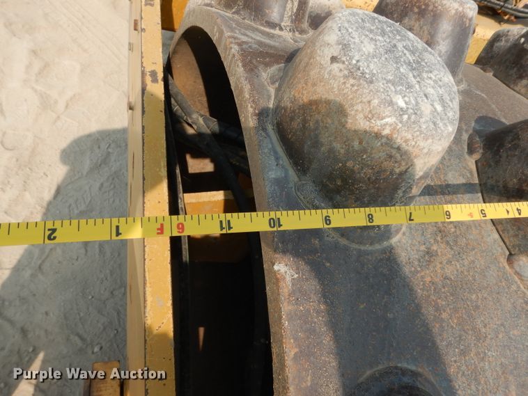 image for item DJ6543 2006 Caterpillar CP-433E  single drum roller