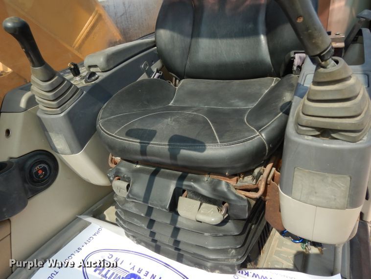 image for item DJ6544 2005 Caterpillar 320C excavator