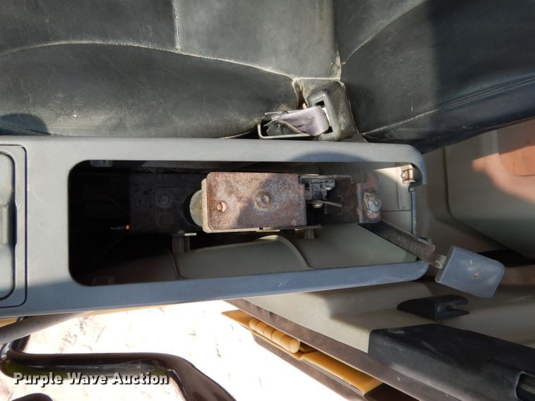 image for item DJ6544 2005 Caterpillar 320C excavator