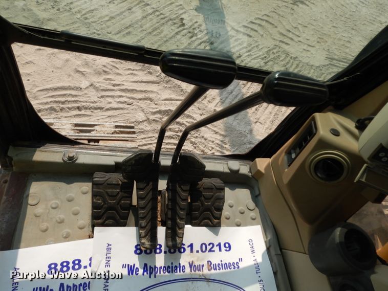 image for item DJ6544 2005 Caterpillar 320C excavator