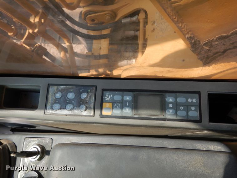 image for item DJ6544 2005 Caterpillar 320C excavator