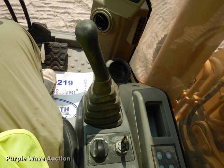 image for item DJ6544 2005 Caterpillar 320C excavator