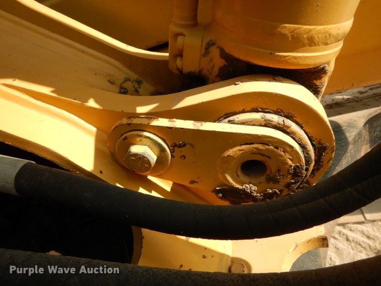 image for item DJ6544 2005 Caterpillar 320C excavator