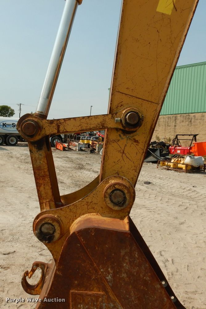 image for item DJ6544 2005 Caterpillar 320C excavator