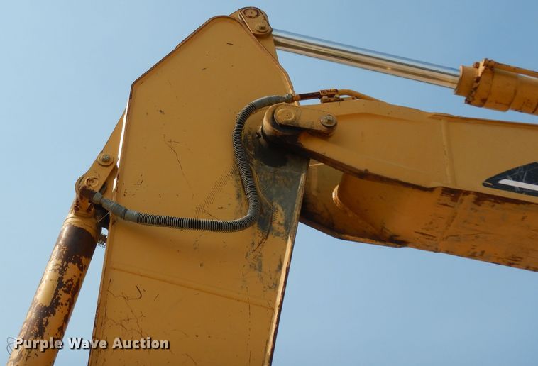 image for item DJ6544 2005 Caterpillar 320C excavator