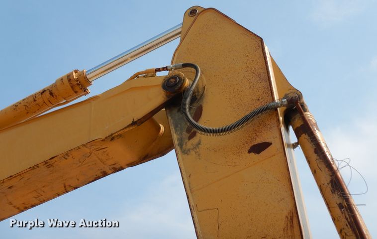 image for item DJ6544 2005 Caterpillar 320C excavator