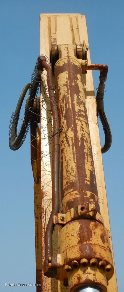 image for item DJ6544 2005 Caterpillar 320C excavator