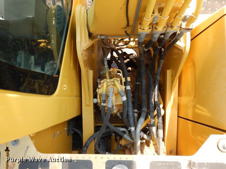 image for item DJ6547 2013 Komatsu PC240LC-10  excavator