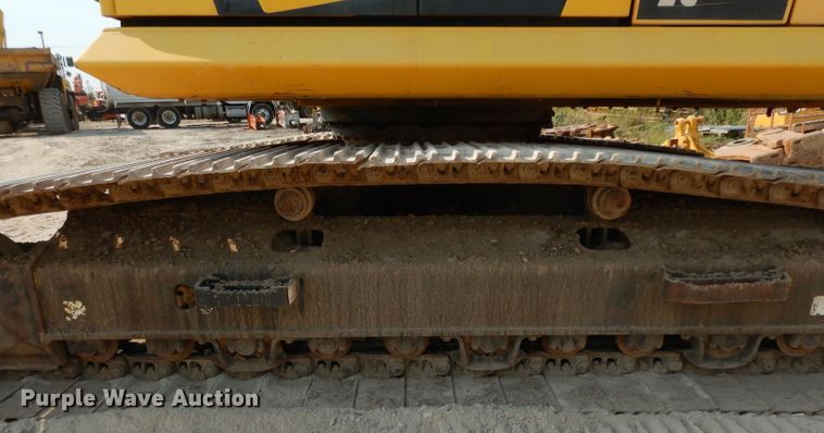 image for item DJ6547 2013 Komatsu PC240LC-10  excavator
