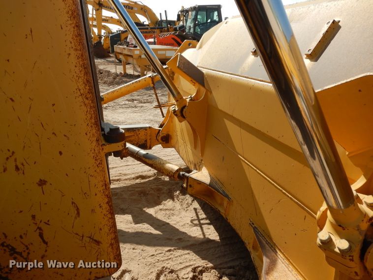 image for item DJ6556 2011 Komatsu D65EX-16   dozer