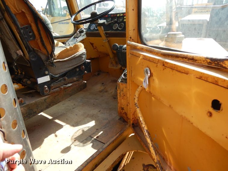 image for item DJ6558 1985 Moxy 6200S  water wagon