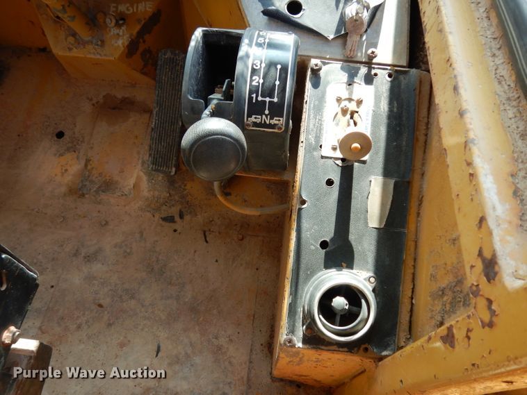 image for item DJ6558 1985 Moxy 6200S  water wagon