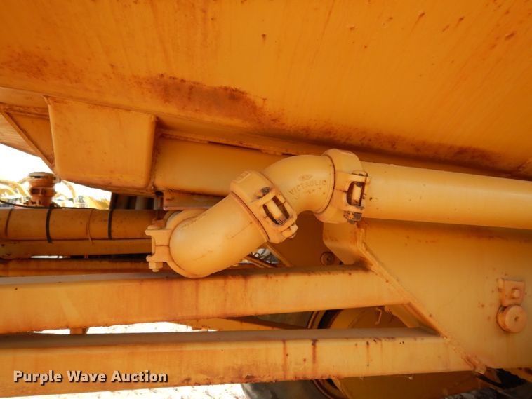 image for item DJ6558 1985 Moxy 6200S  water wagon