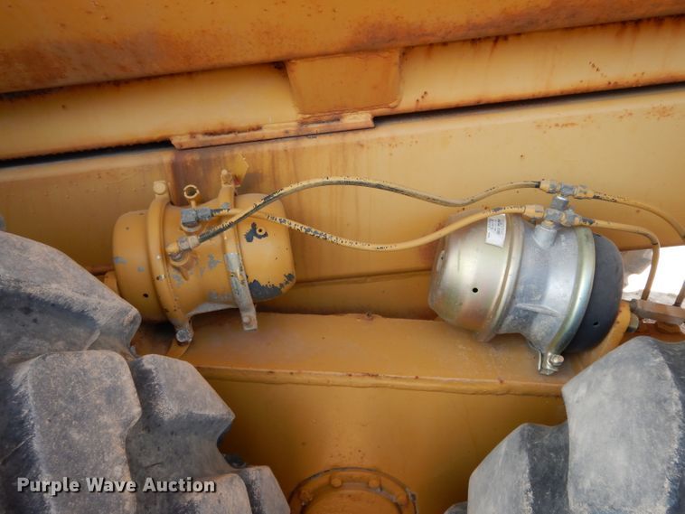 image for item DJ6558 1985 Moxy 6200S  water wagon