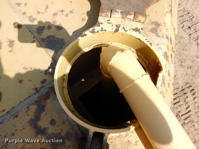 image for item DJ6558 1985 Moxy 6200S  water wagon