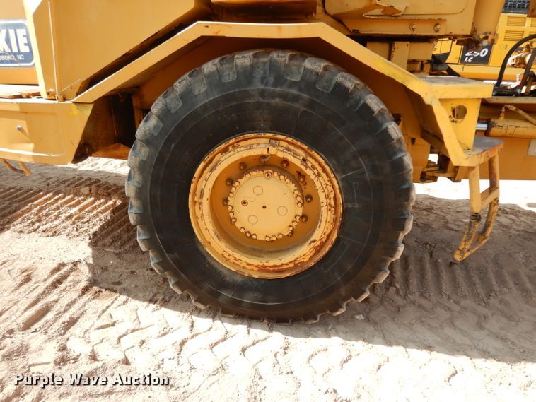 image for item DJ6558 1985 Moxy 6200S  water wagon