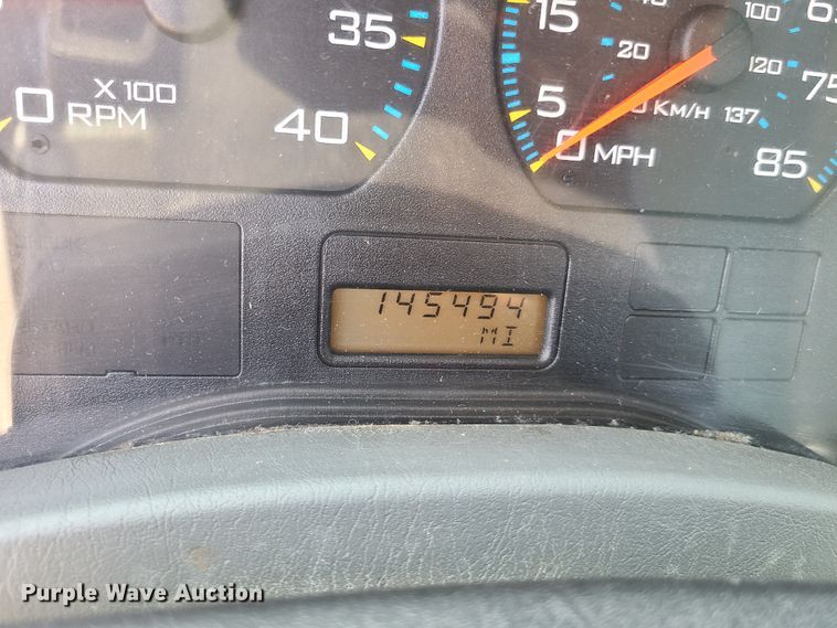 image for item DY9920 2005 International 4400  flatbed truck