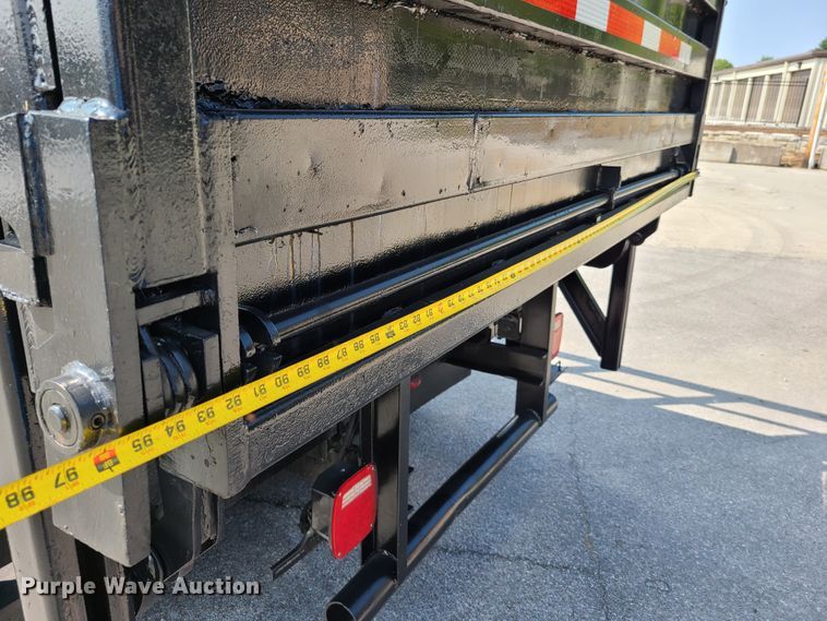 image for item DY9920 2005 International 4400  flatbed truck