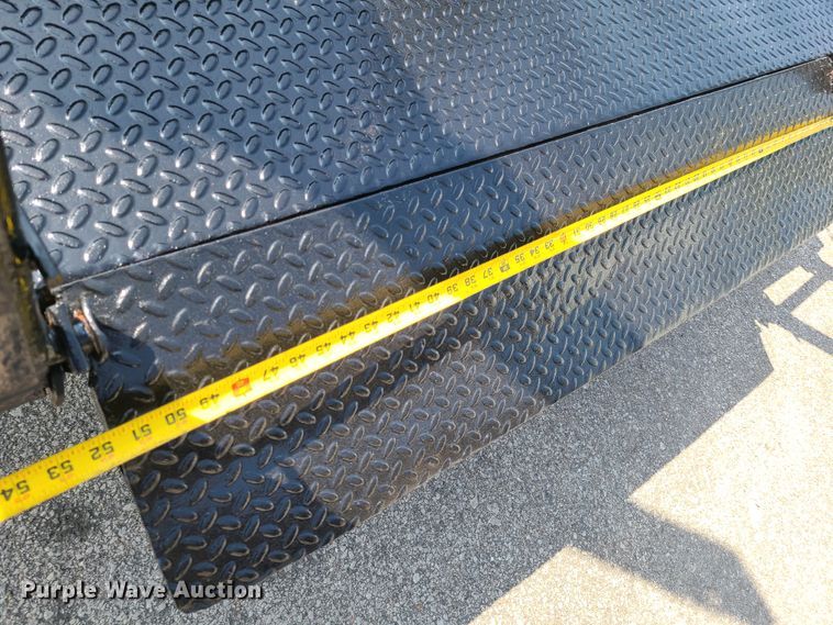 image for item DY9920 2005 International 4400  flatbed truck