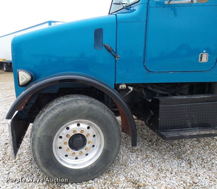 image for item EP9905 2000 Peterbilt 357  dump truck