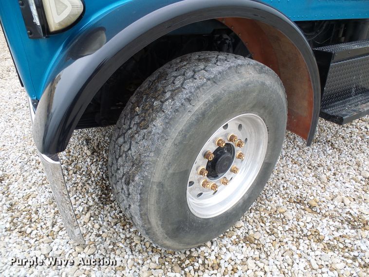 image for item EP9905 2000 Peterbilt 357  dump truck