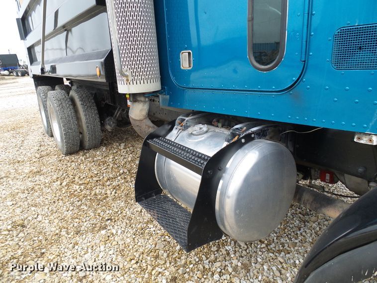 image for item EP9905 2000 Peterbilt 357  dump truck