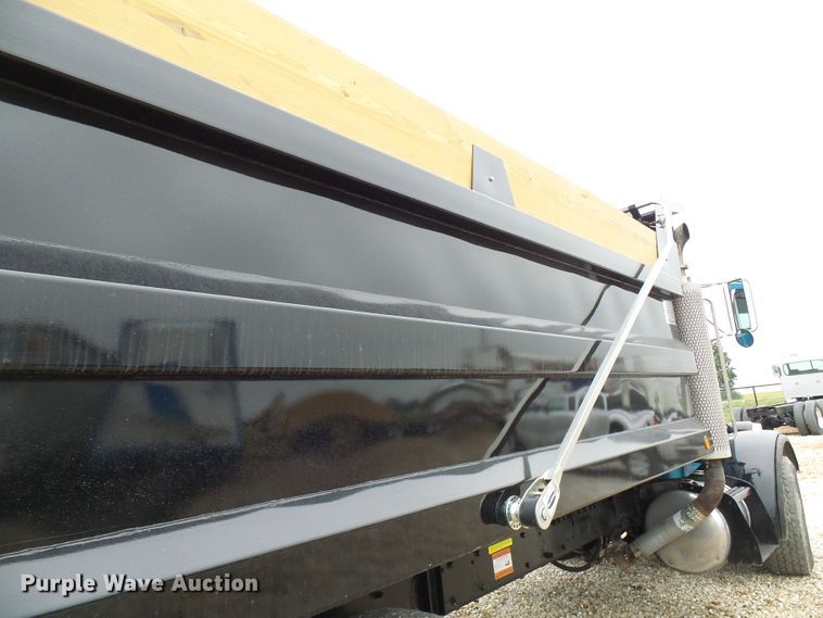 image for item EP9905 2000 Peterbilt 357  dump truck