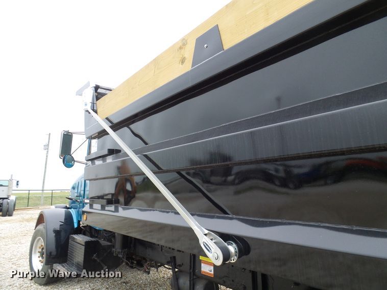 image for item EP9905 2000 Peterbilt 357  dump truck