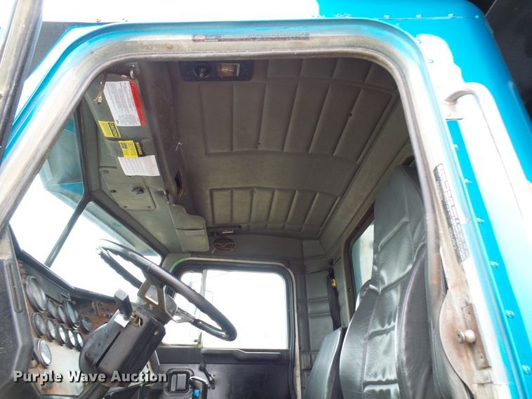 image for item EP9905 2000 Peterbilt 357  dump truck