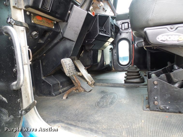 image for item EP9905 2000 Peterbilt 357  dump truck