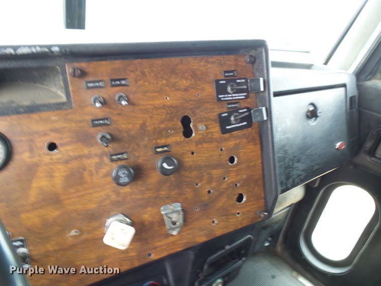 image for item EP9905 2000 Peterbilt 357  dump truck