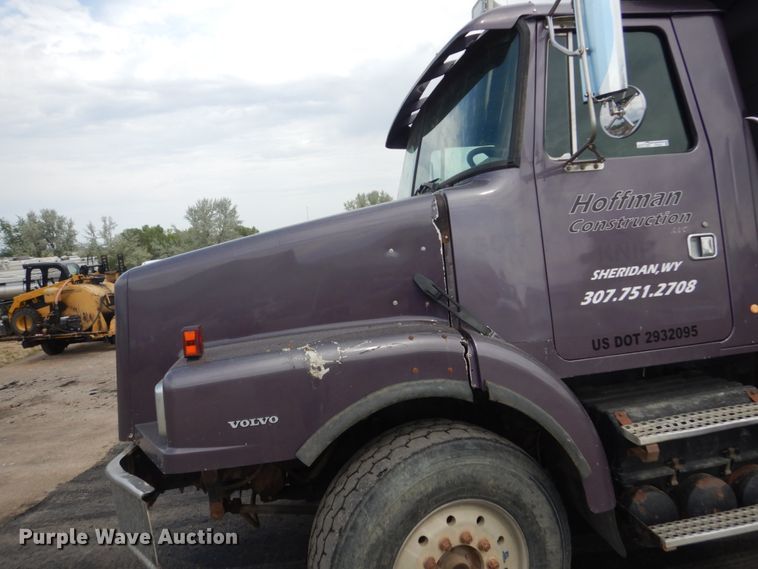 image for item FT9121 1997 Volvo WG  dump truck