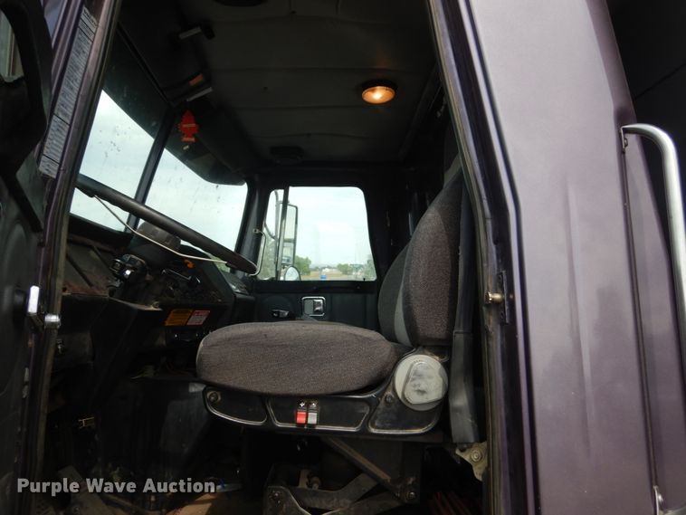 image for item FT9121 1997 Volvo WG  dump truck