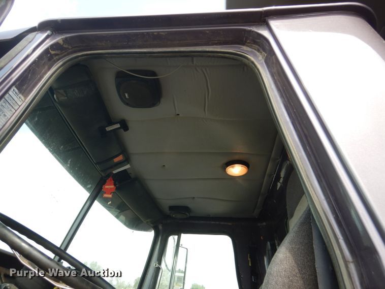 image for item FT9121 1997 Volvo WG  dump truck