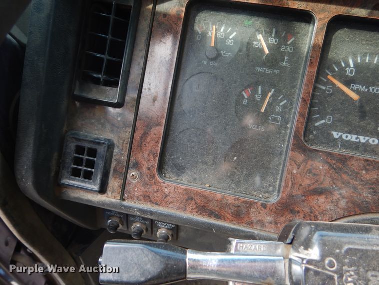 image for item FT9121 1997 Volvo WG  dump truck