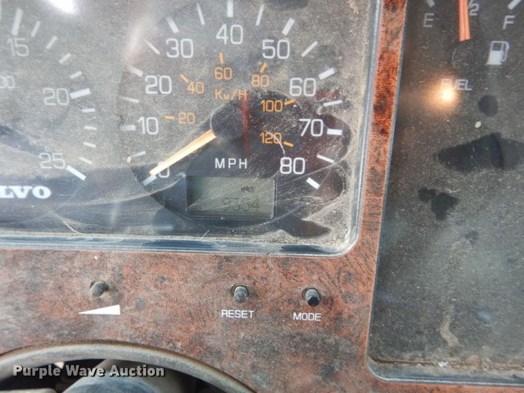 image for item FT9121 1997 Volvo WG  dump truck