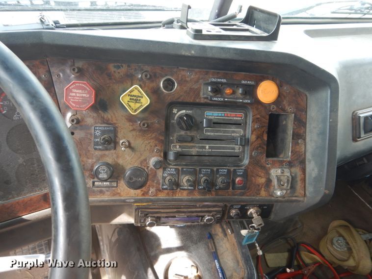 image for item FT9121 1997 Volvo WG  dump truck