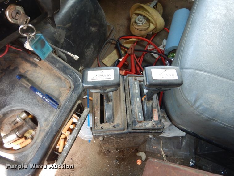 image for item FT9121 1997 Volvo WG  dump truck