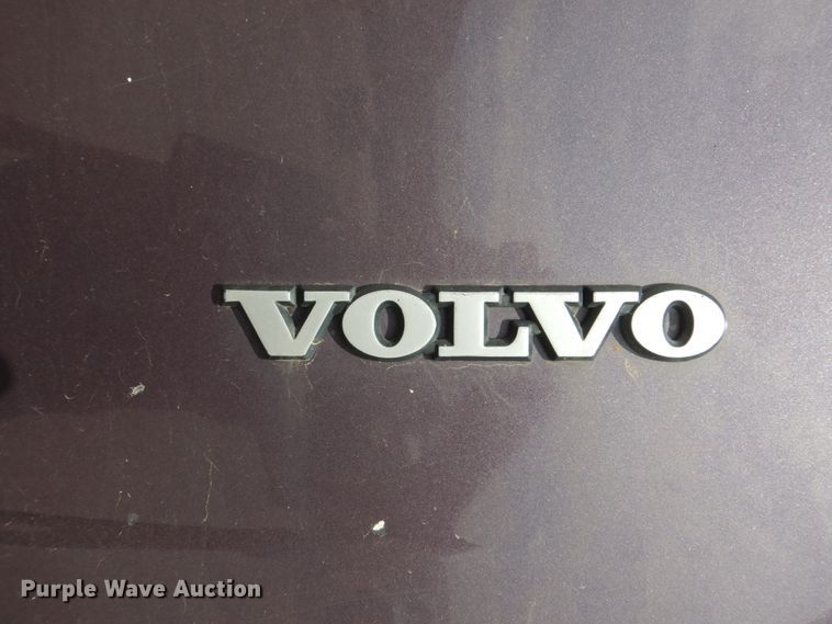 image for item FT9121 1997 Volvo WG  dump truck