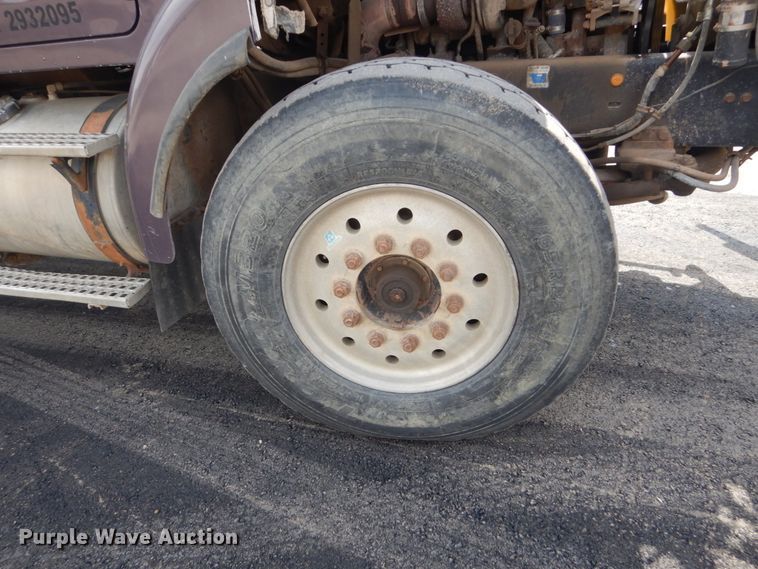 image for item FT9121 1997 Volvo WG  dump truck