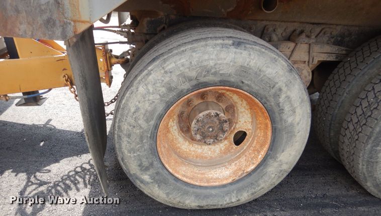 image for item FT9121 1997 Volvo WG  dump truck