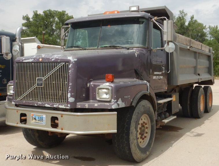 image for item FT9122 1997 Volvo WG  dump truck