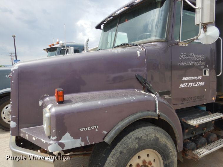 image for item FT9122 1997 Volvo WG  dump truck