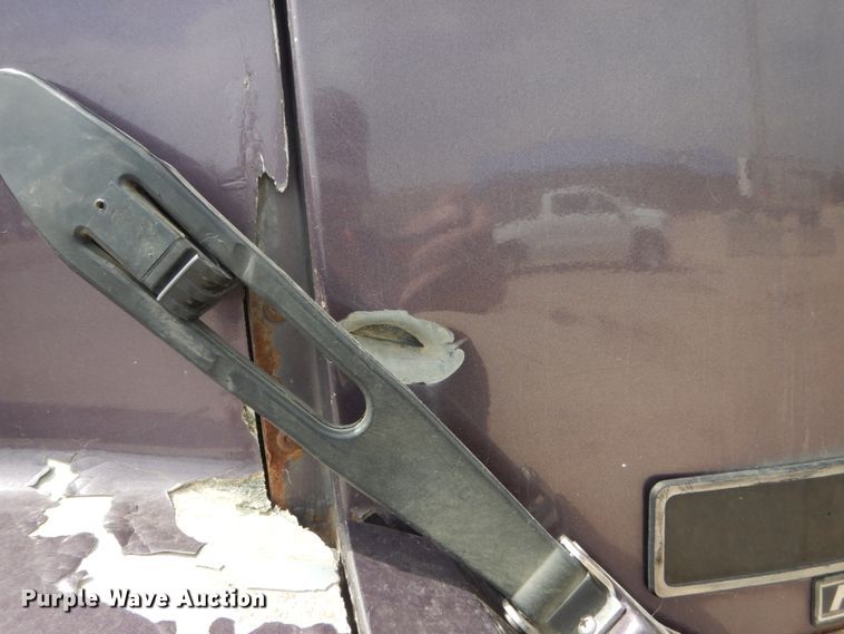 image for item FT9122 1997 Volvo WG  dump truck