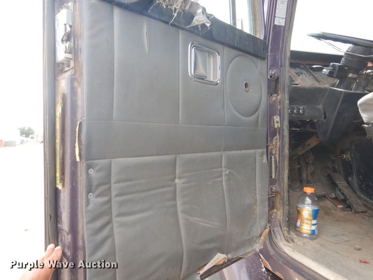 image for item FT9122 1997 Volvo WG  dump truck