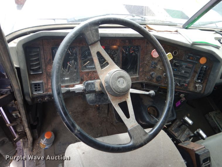 image for item FT9122 1997 Volvo WG  dump truck