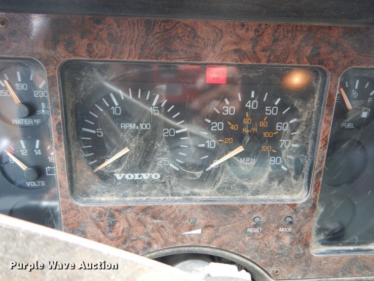 image for item FT9122 1997 Volvo WG  dump truck