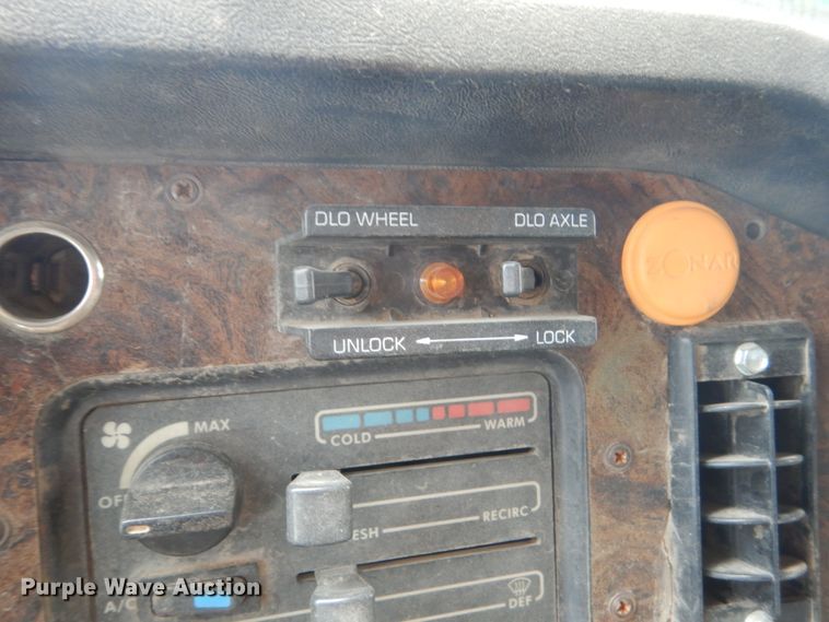 image for item FT9122 1997 Volvo WG  dump truck