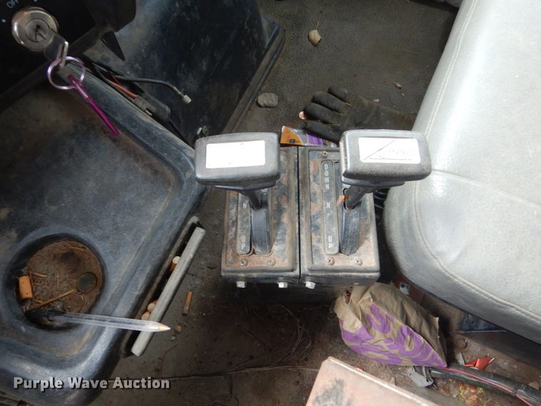 image for item FT9122 1997 Volvo WG  dump truck